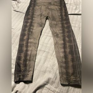 M Rena capri leggings